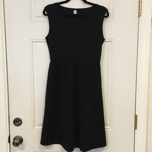 Black sleeveless dress